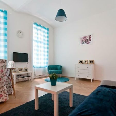 Marvelous Midtown Apartment Wenen Buitenkant foto