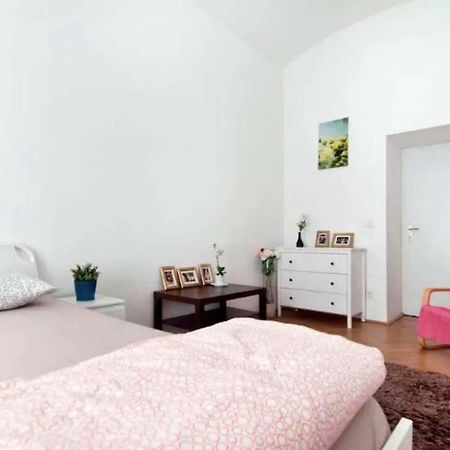 Marvelous Midtown Apartment Wenen Buitenkant foto