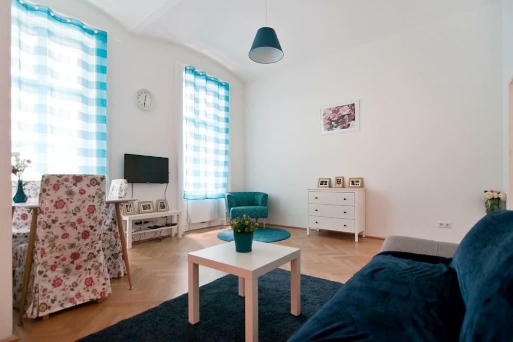 Marvelous Midtown Apartment Wenen Buitenkant foto