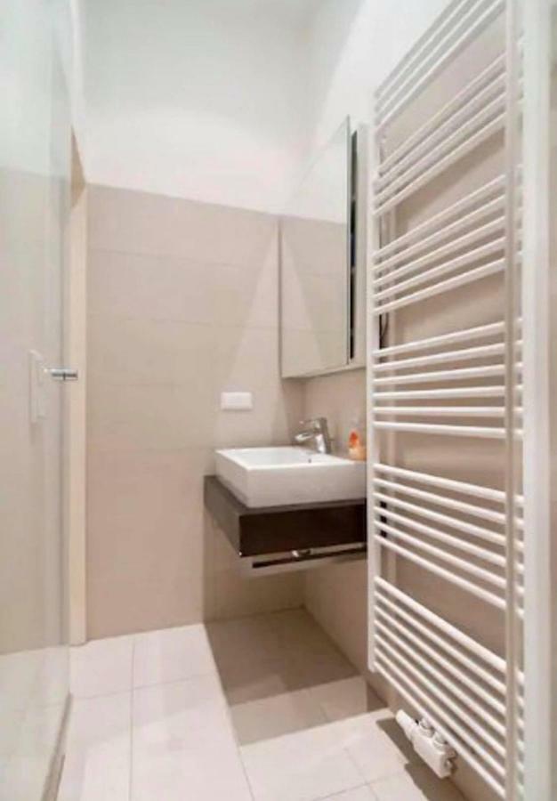 Marvelous Midtown Apartment Wenen Buitenkant foto