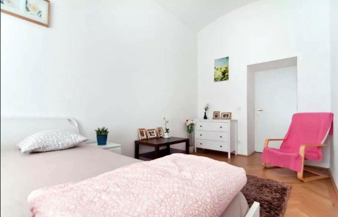 Marvelous Midtown Apartment Wenen Buitenkant foto